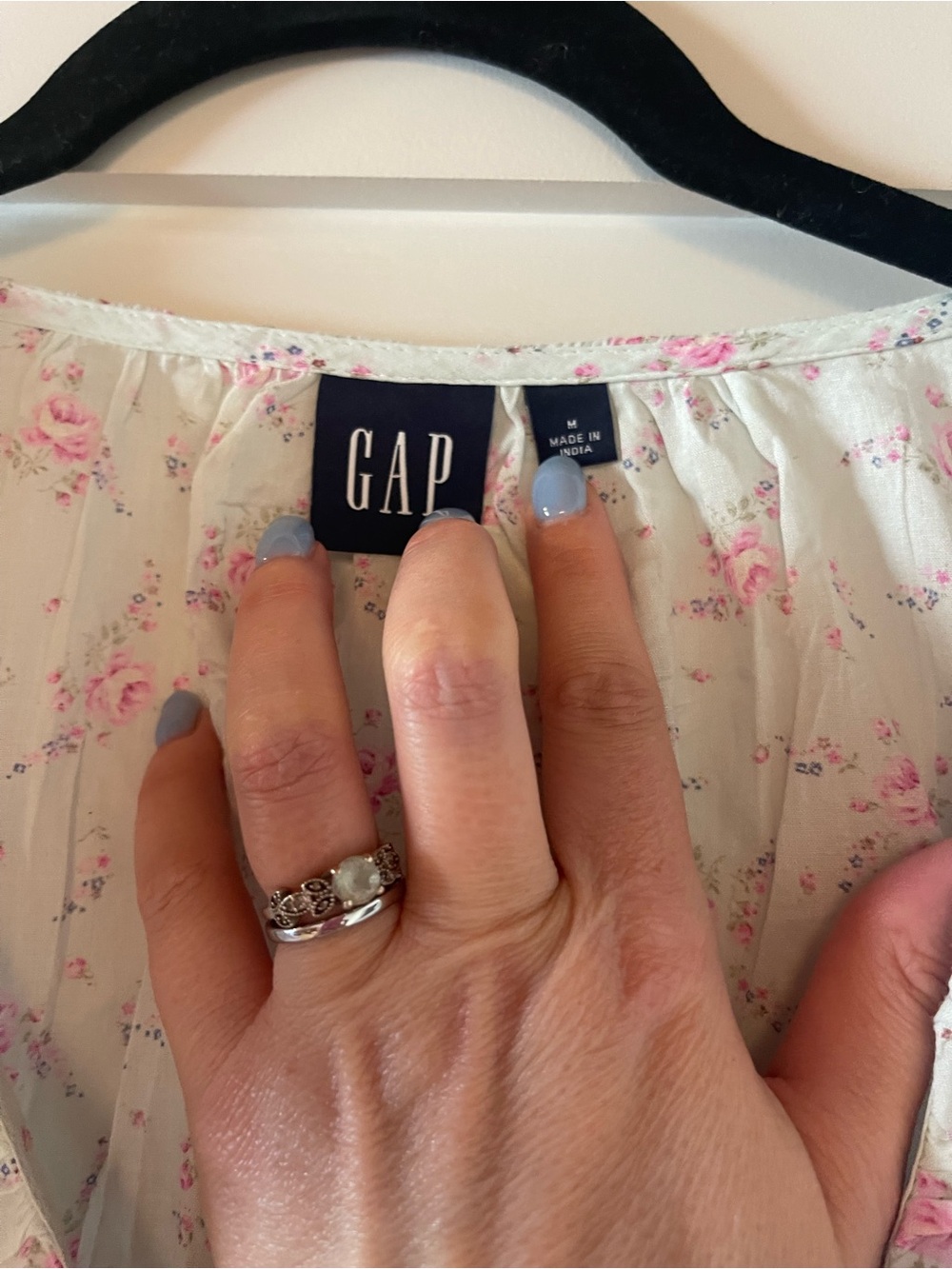 GAP Floral Ruffle V-Neck Blouse - Picture 8 of 10